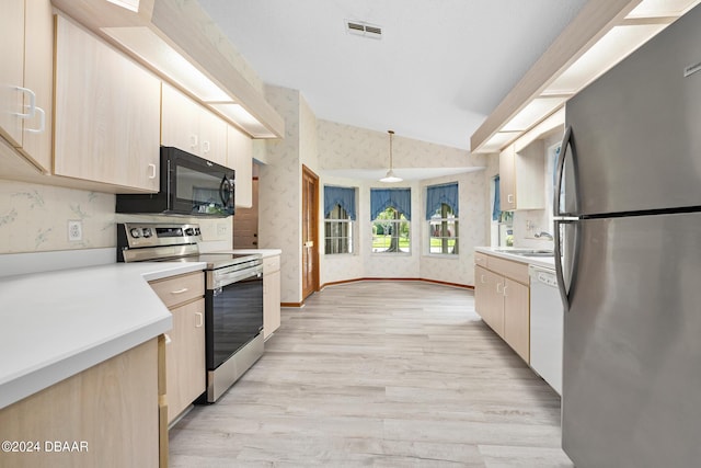 212 Glenbriar Cir, Daytona Beach, FL 32114 - kitchen with stainless steel appliances, vaulted ceiling, wallpapered walls, light countertops, and a sink