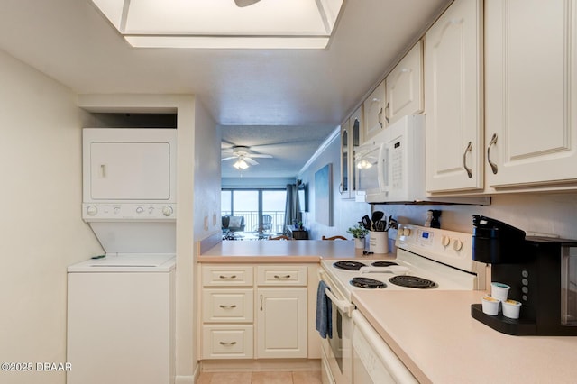 kitchen featuring light tile patterned flooring, stacked washer / dryer, ceiling fan, kitchen peninsula, and white appliances