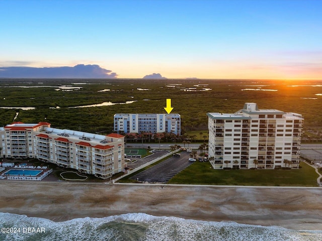 view of aerial view at dusk