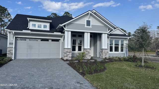 craftsman-style home featuring cooling unit and a front yard