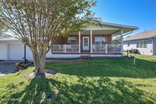 view of front facade featuring a garage, a front yard, and covered porch