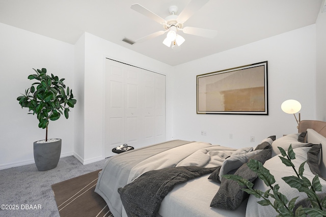 bedroom featuring carpet floors, visible vents, a closet, baseboards, and a ceiling fan