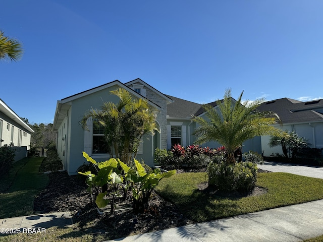 view of front of home with a front lawn