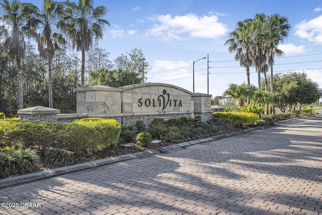 view of community / neighborhood sign