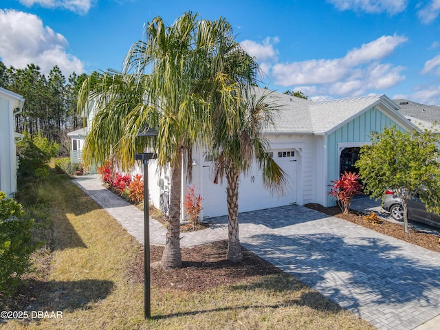 view of front of property featuring a garage and a front lawn