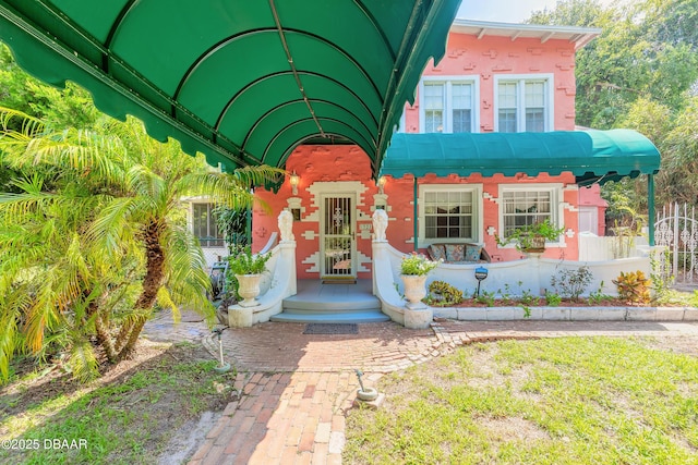 view of exterior entry with stucco siding