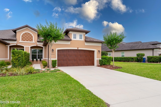 view of front of property featuring a front yard