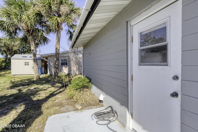 property entrance featuring a lawn