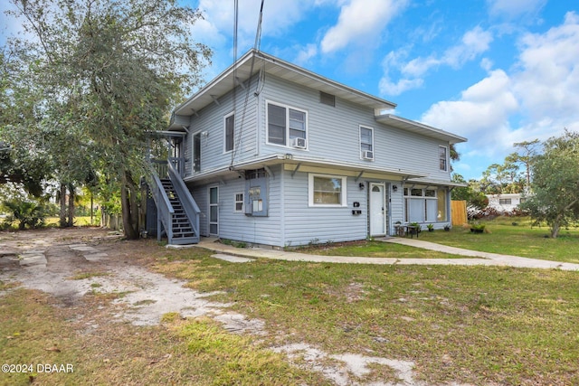 view of front of home featuring a front lawn