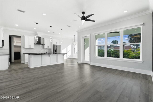 142 Sandpiper Ridge Dr, Ormond Beach, FL 32176 - unfurnished living room with a ceiling fan, recessed lighting, crown molding, dark wood-type flooring, and baseboards