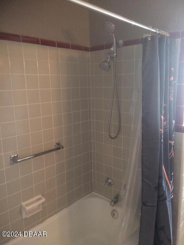 500 S Beach St Unit B-2, Daytona Beach, FL 32114 - bathroom with shower / bath combo