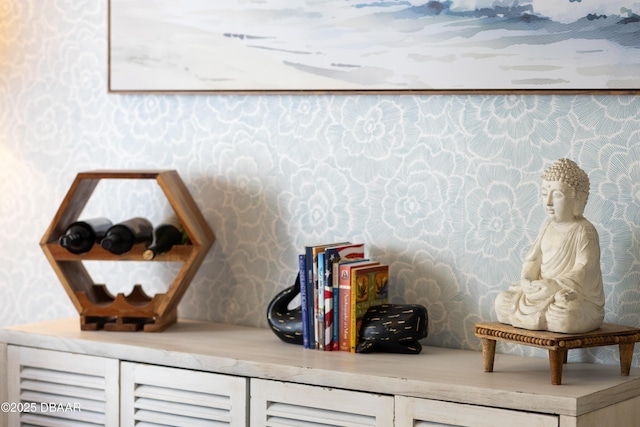 156 Holly Hill Ct, New Smyrna Beach, FL 32168 - detailed view of wallpapered walls