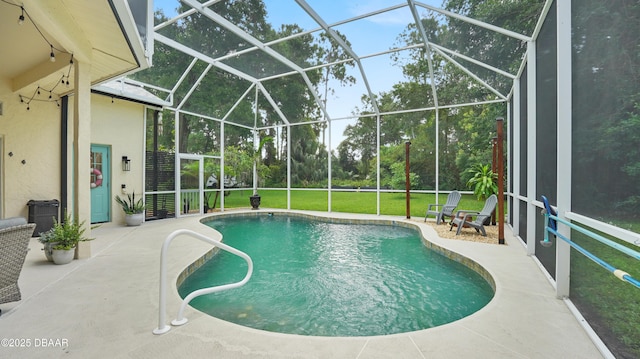 156 Holly Hill Ct, New Smyrna Beach, FL 32168 - swimming pool with a patio area, a yard, and a lanai