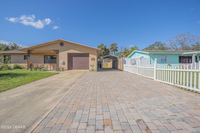 view of front facade featuring a garage and a front yard