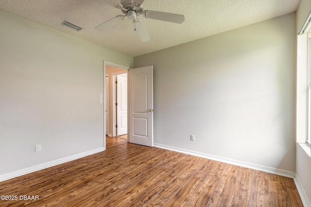 19 Meadow Ridge Vw, Ormond Beach, FL 32174 - spare room featuring wood finished floors, a ceiling fan, and a textured ceiling