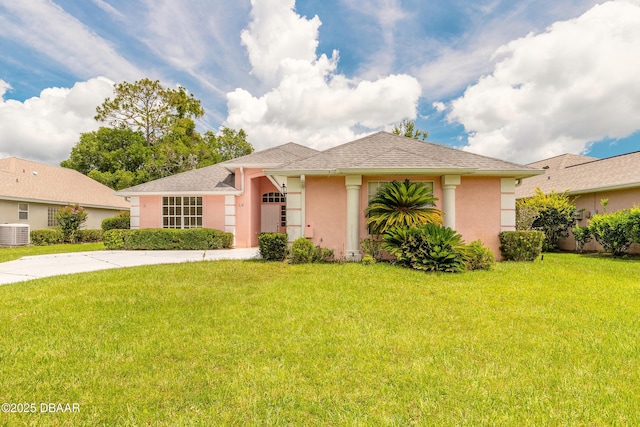 19 Meadow Ridge Vw, Ormond Beach, FL 32174 - view of front facade with stucco siding, a front yard, and a shingled roof