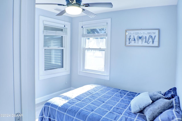 bedroom with ceiling fan