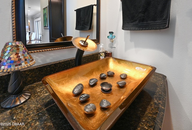 details with sink and ornamental molding