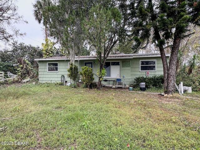 view of front of property with a front yard