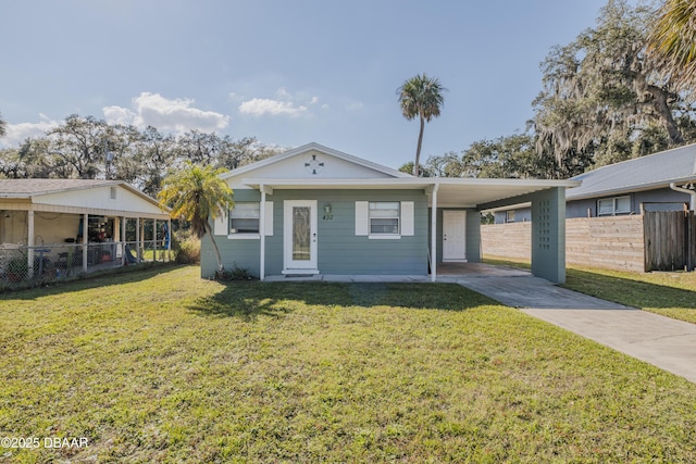 ranch-style home featuring a front lawn and a carport