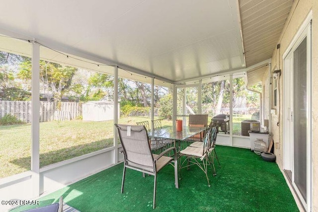 sunroom with vaulted ceiling