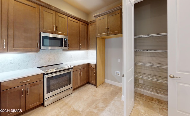 kitchen with decorative backsplash and stainless steel appliances