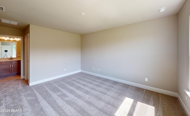 view of carpeted spare room