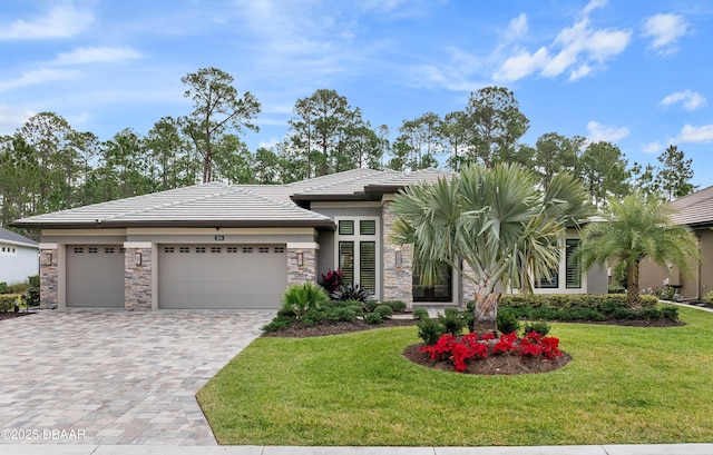 view of front facade featuring a garage and a front lawn