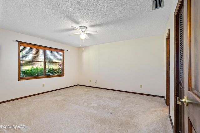 unfurnished room with light carpet and ceiling fan