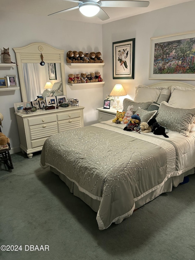 bedroom with carpet flooring and ceiling fan