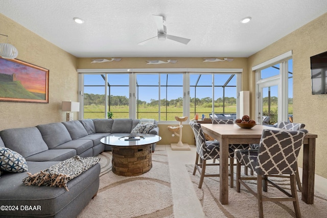 sunroom with ceiling fan