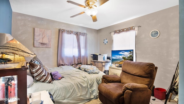 bedroom with ceiling fan