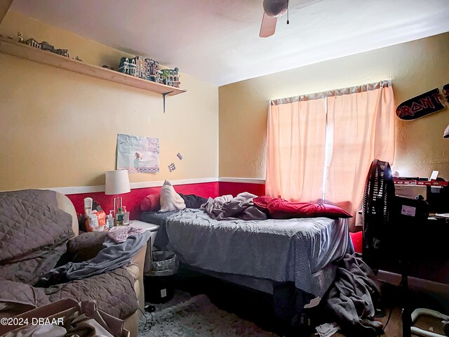 bedroom with ceiling fan