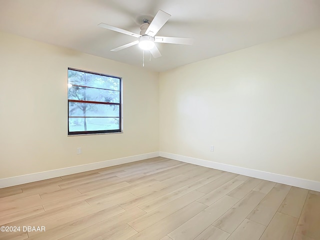 unfurnished room featuring light wood-type flooring and ceiling fan