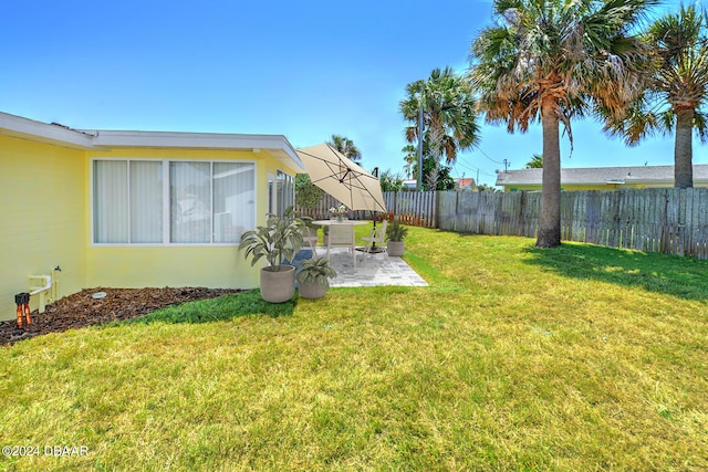 view of yard featuring a patio area