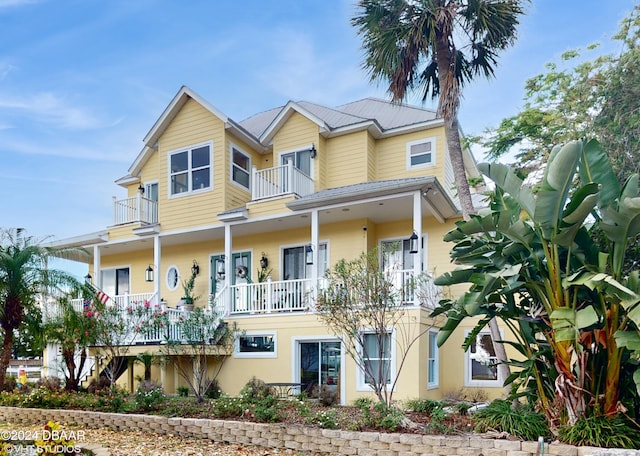 view of front of property with a balcony