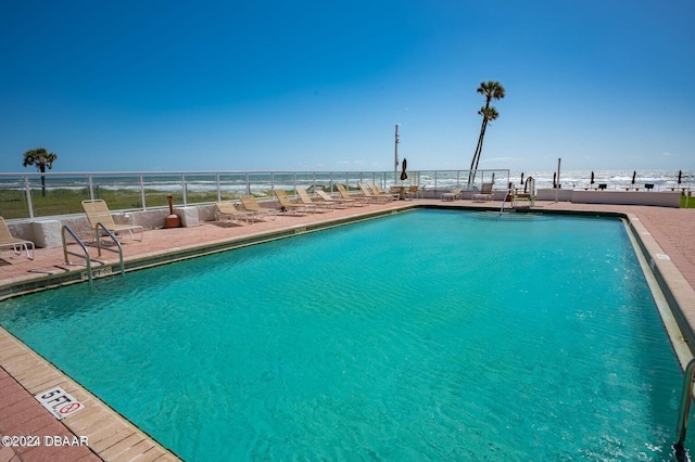 view of swimming pool