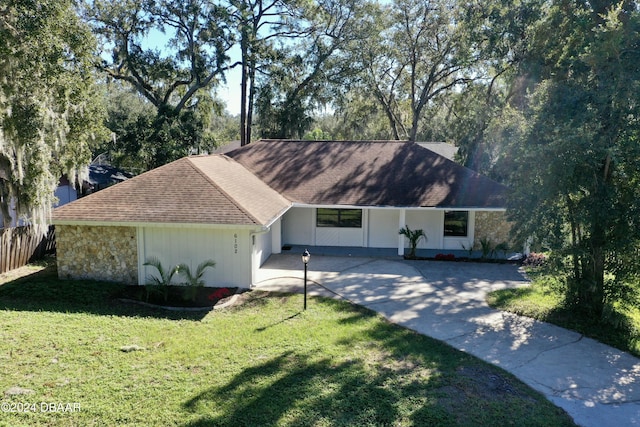 ranch-style house with a front yard