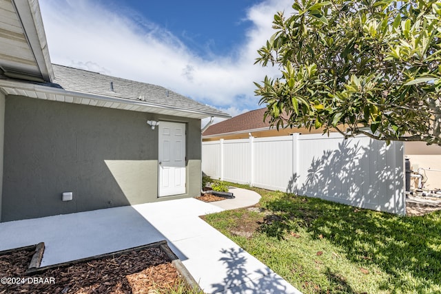 view of yard with a patio