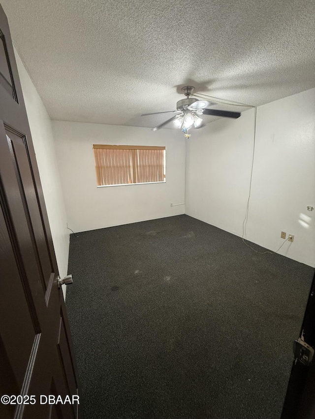 spare room featuring carpet flooring, a textured ceiling, and ceiling fan