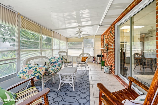 sunroom with ceiling fan