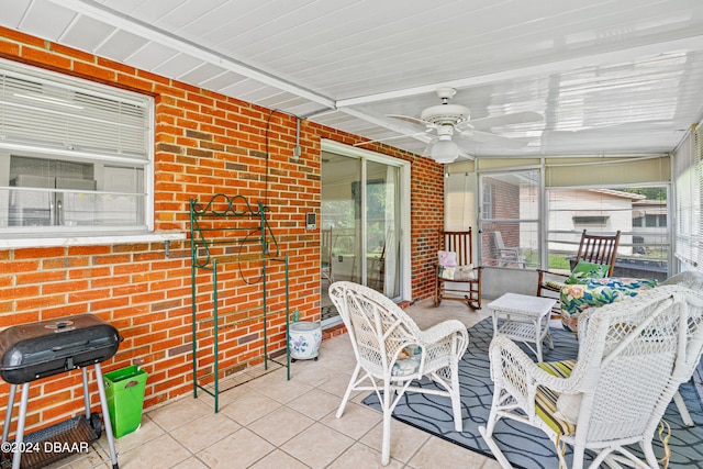 sunroom / solarium with ceiling fan