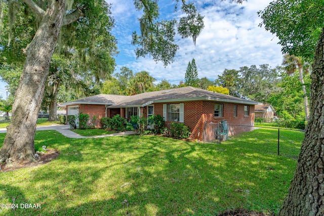 ranch-style home featuring a front lawn