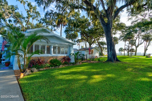 view of side of property featuring a lawn