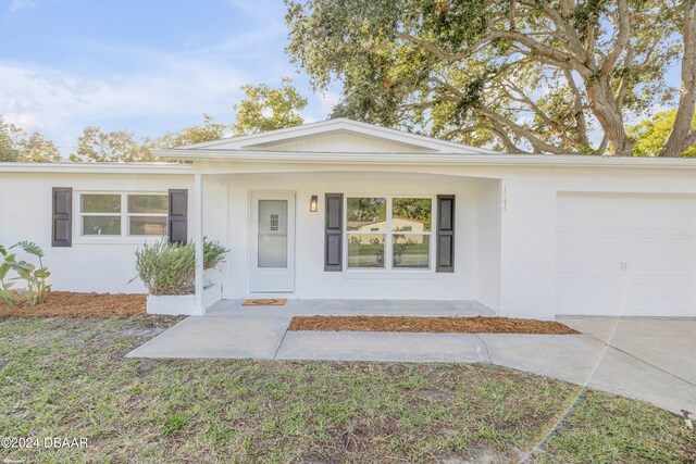 view of front of home featuring a garage