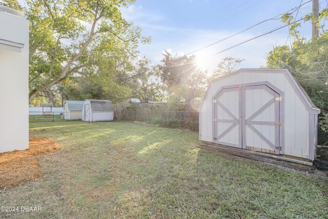 view of yard with a shed