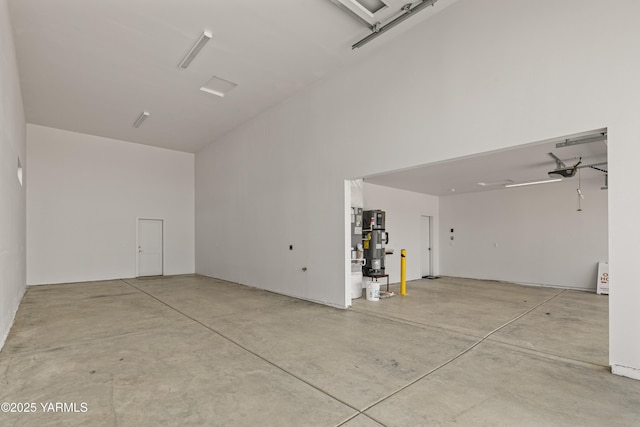 201 E Chinook Rd Lot # 10, Ellensburg, WA 98926 - garage featuring a garage door opener and water heater