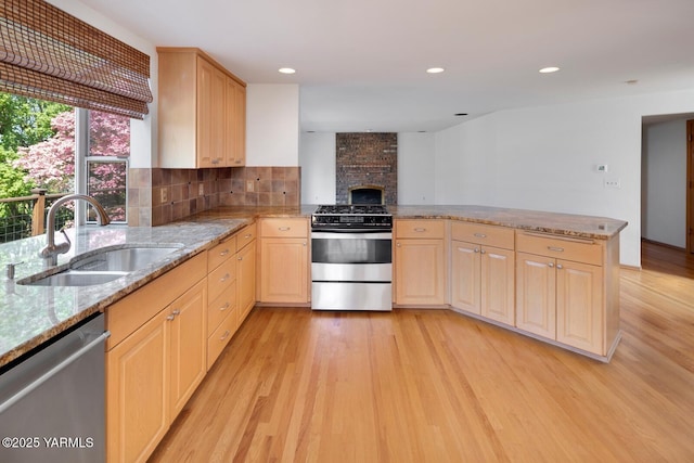 23812 21st Dr Unit Se, Bothell, WA 98021 - kitchen featuring appliances with stainless steel finishes, a sink, light wood finished floors, light brown cabinets, and a peninsula