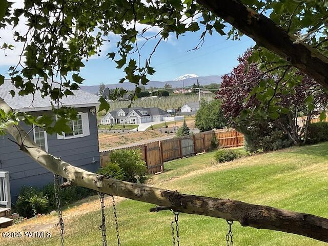 view of yard with fence and a mountain view