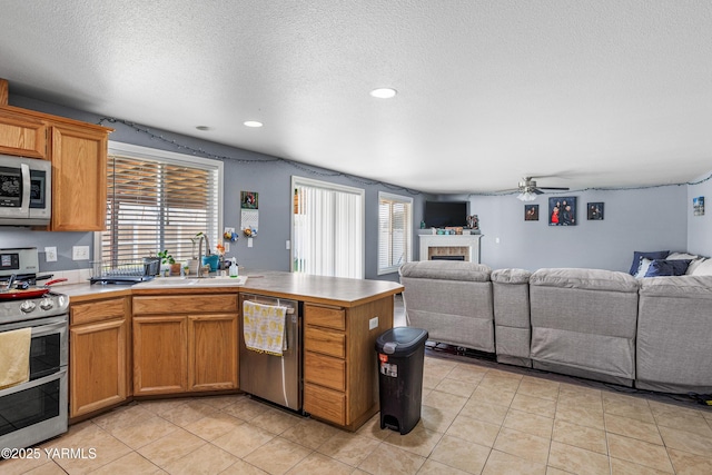 506 Millenium Ave, Moxee, WA 98936 - kitchen with stainless steel appliances, healthy amount of natural light, open floor plan, a textured ceiling, and recessed lighting